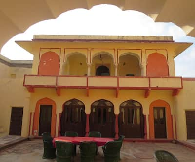 https://imgcld.yatra.com/ytimages/image/upload/t_hotel_yatra_city_desktop/v1451925144/Domestic Hotels/Hotels_ Jaipur/Hotel Fort Madhogarh/Hotel_view.jpg